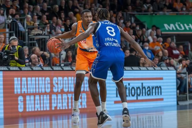 在两人最近 在两人最近