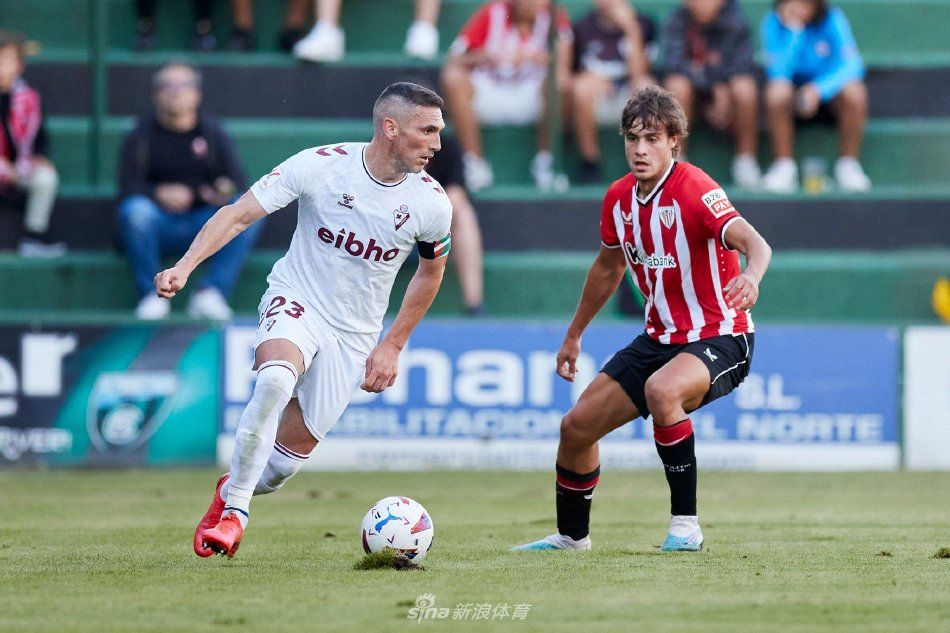 记者：伯恩茅斯开始与切尔西谈租借迪萨西