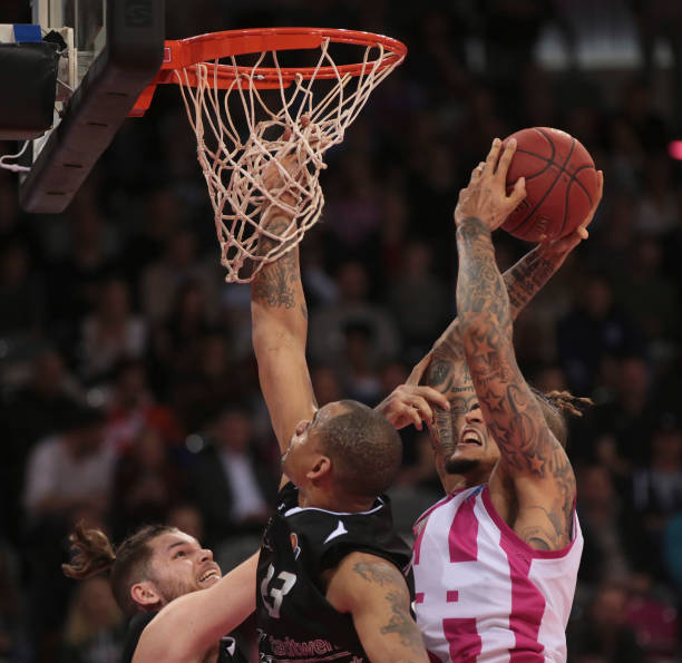 波媒：巴萨已与什琴斯尼会面，将在周三官宣其加盟