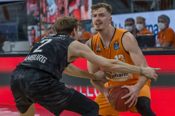 FW策划三方交易，勇士再追两后卫，前湖人超六东游？