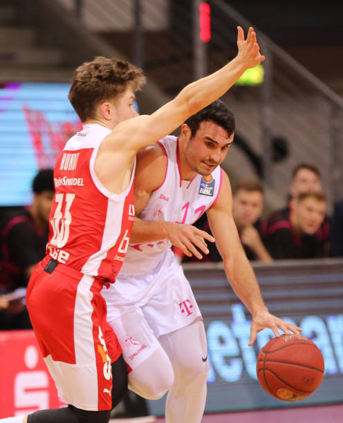 【NFL动态】维京人喜迎老将亚当·蒂伦 主帅高度评价其影响力